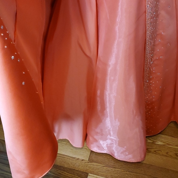 David's Bridal Melon Satin dress, 6, strapless - Picture 5 of 11